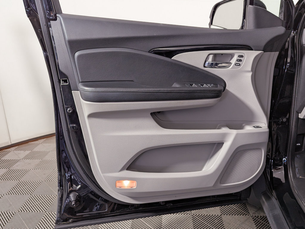 Used 2017 Honda Pilot Touring image 13