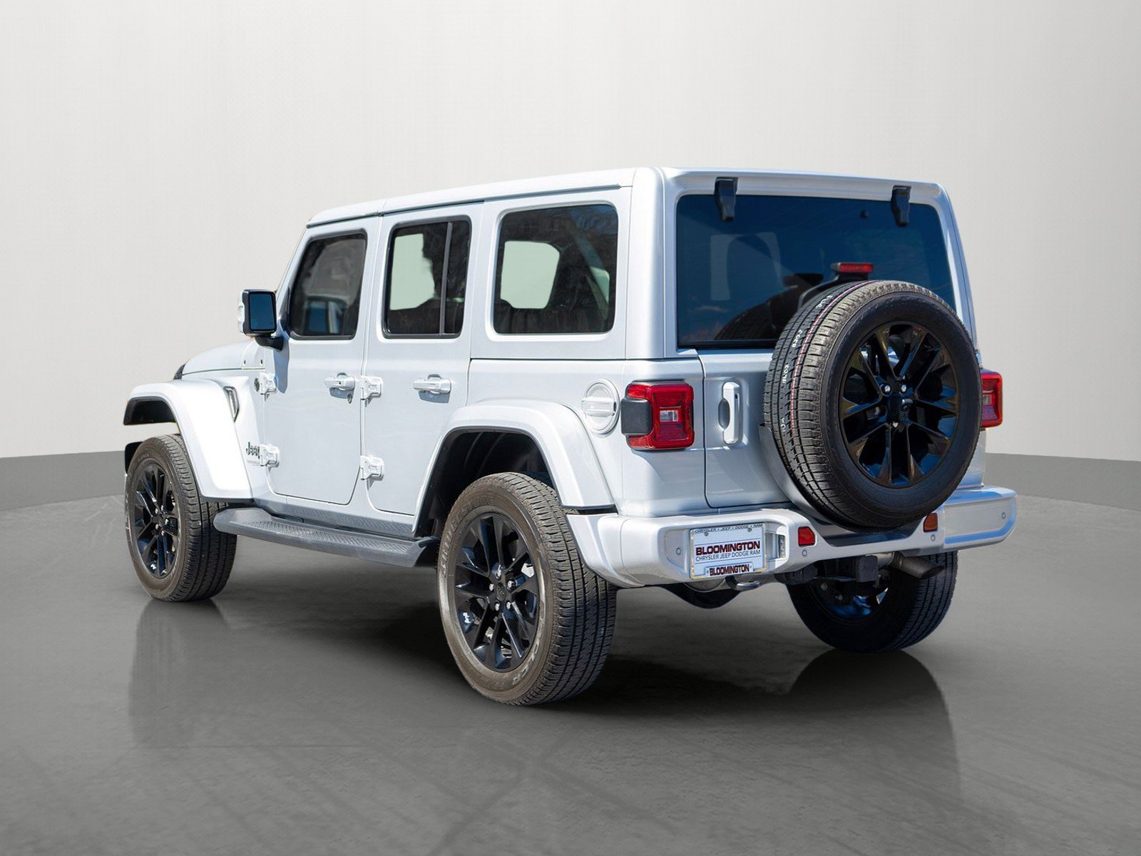 Used 2022 Jeep Wrangler Unlimited Sahara AWD/4WD image 5