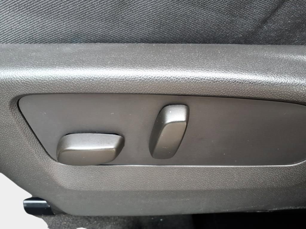 Used 2023 Buick Envision Essence image 12