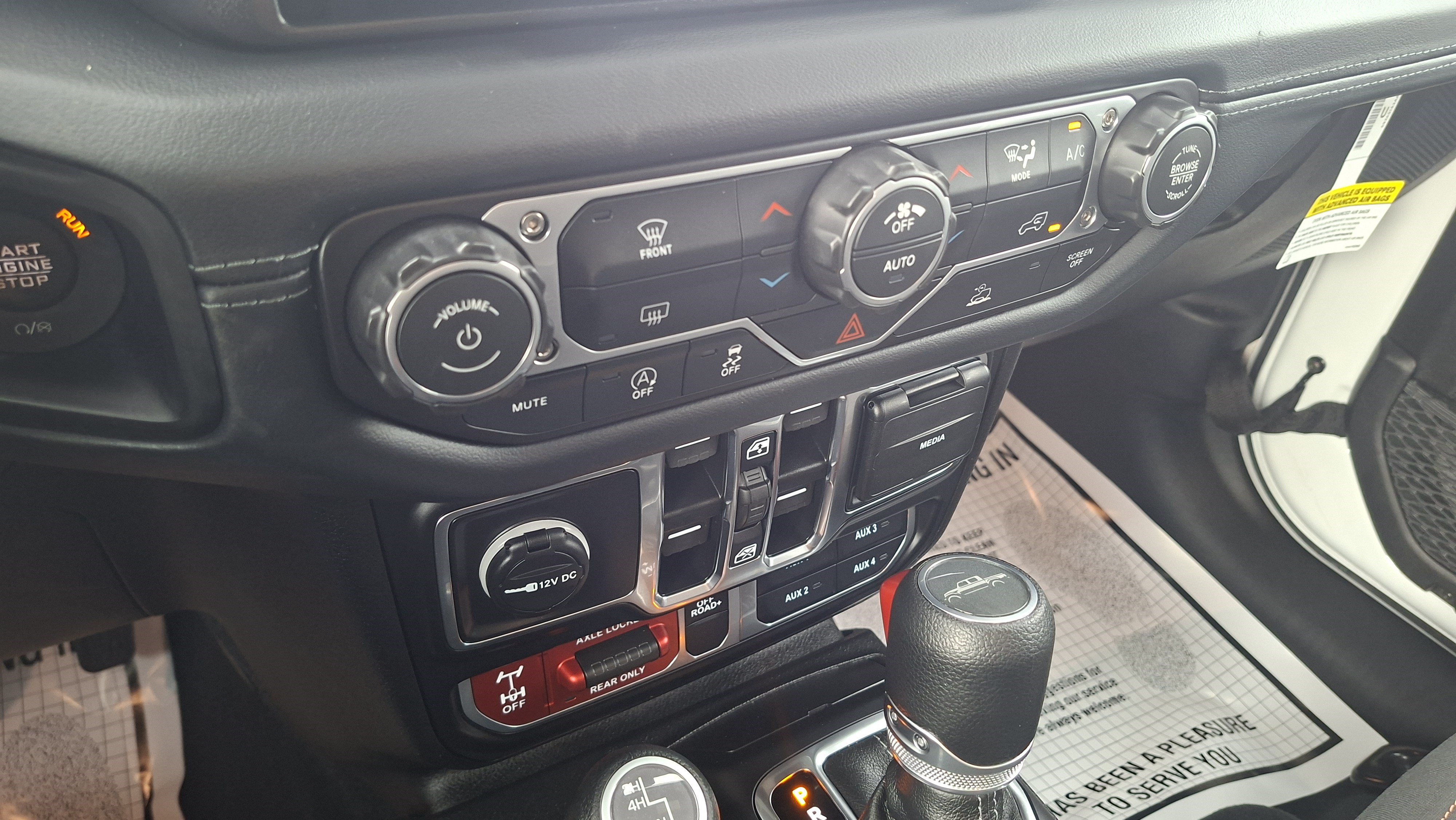 Used 2026 Jeep Gladiator Mojave AWD/4WD image 15