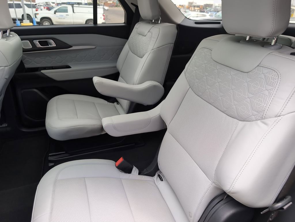 Used 2025 Ford Explorer Platinum w/ Ultimate Package image 13