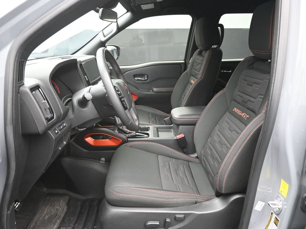Used 2025 Nissan Frontier PRO-4X image 4