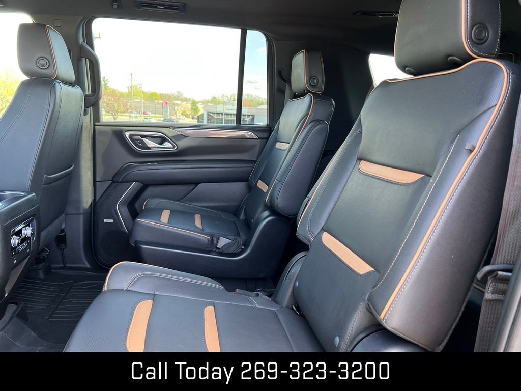 Used 2023 GMC Yukon XL AT4 w/ AT4 Premium Plus Package AWD/4WD image 6