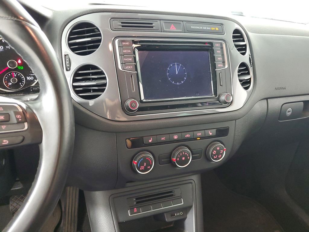 Used 2016 Volkswagen Tiguan SE FWD image 16