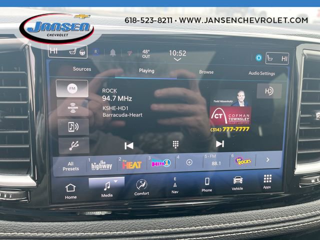 Used 2025 Chrysler Pacifica Limited FWD image 13