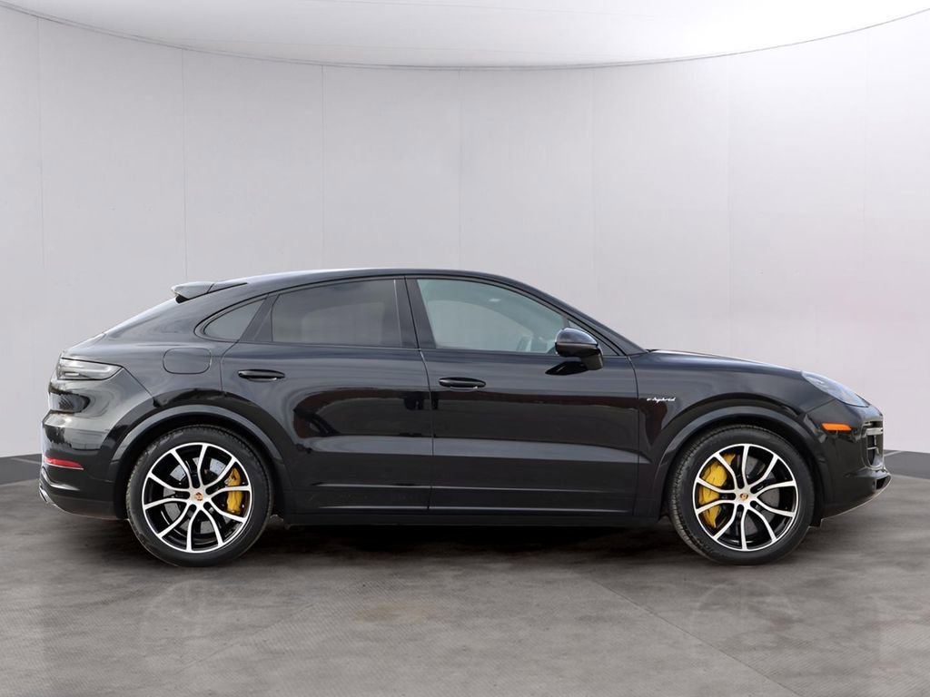 Certified 2023 Porsche Cayenne Turbo S AWD/4WD image 9