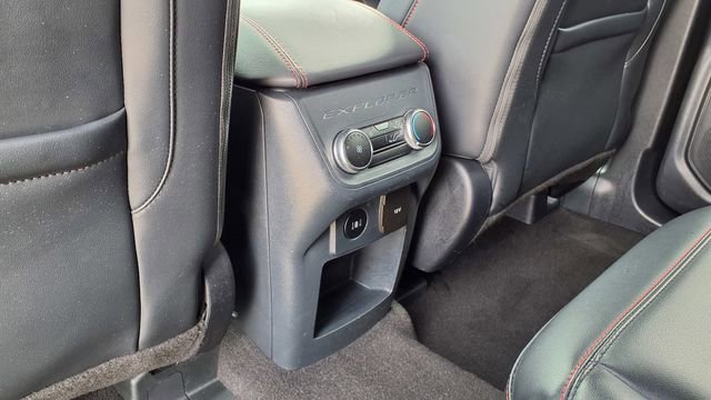 Used 2025 Ford Explorer ST-Line w/ ST-Line Street Pack image 24