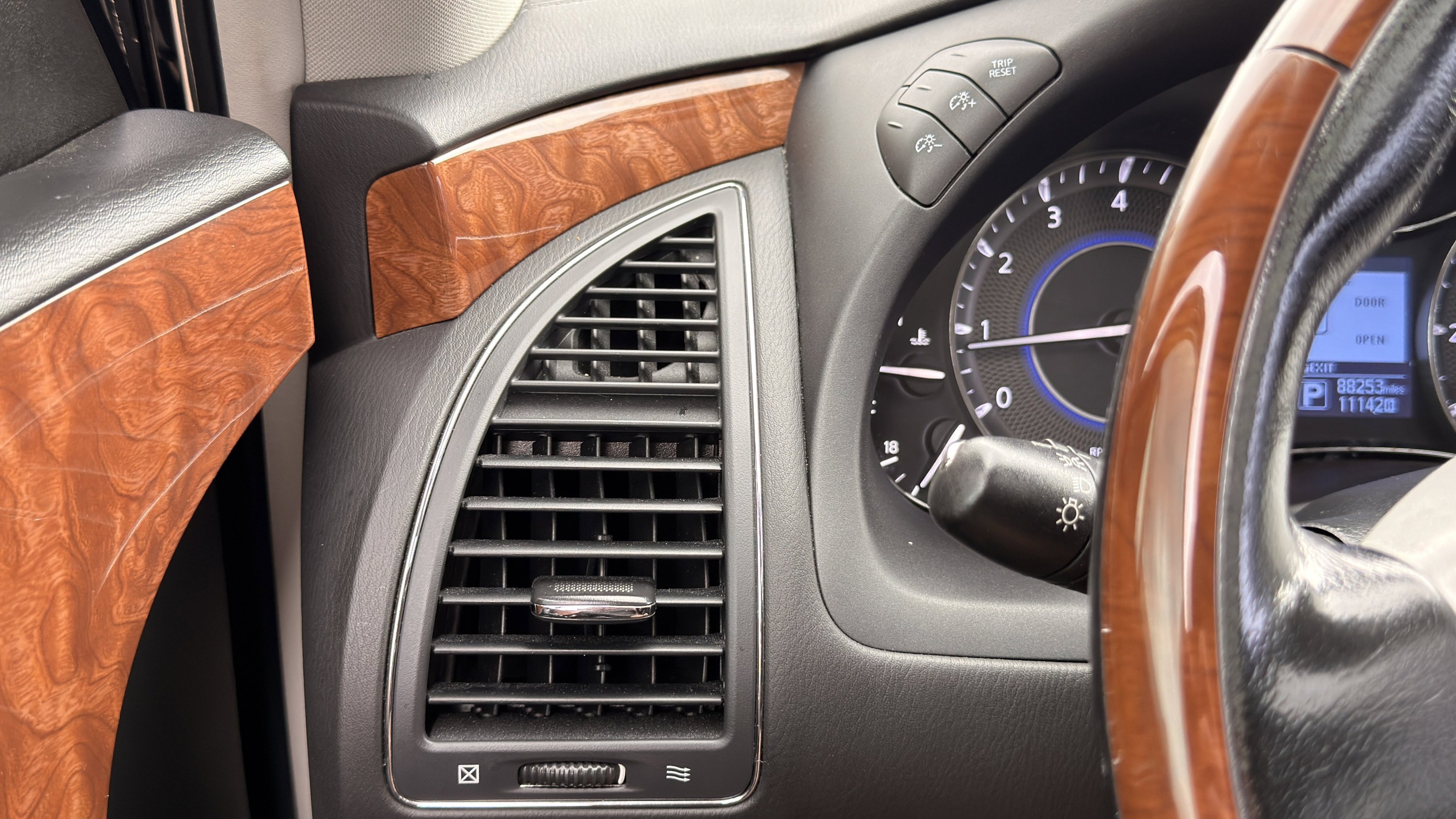 Used 2019 INFINITI QX80 Luxe RWD image 60