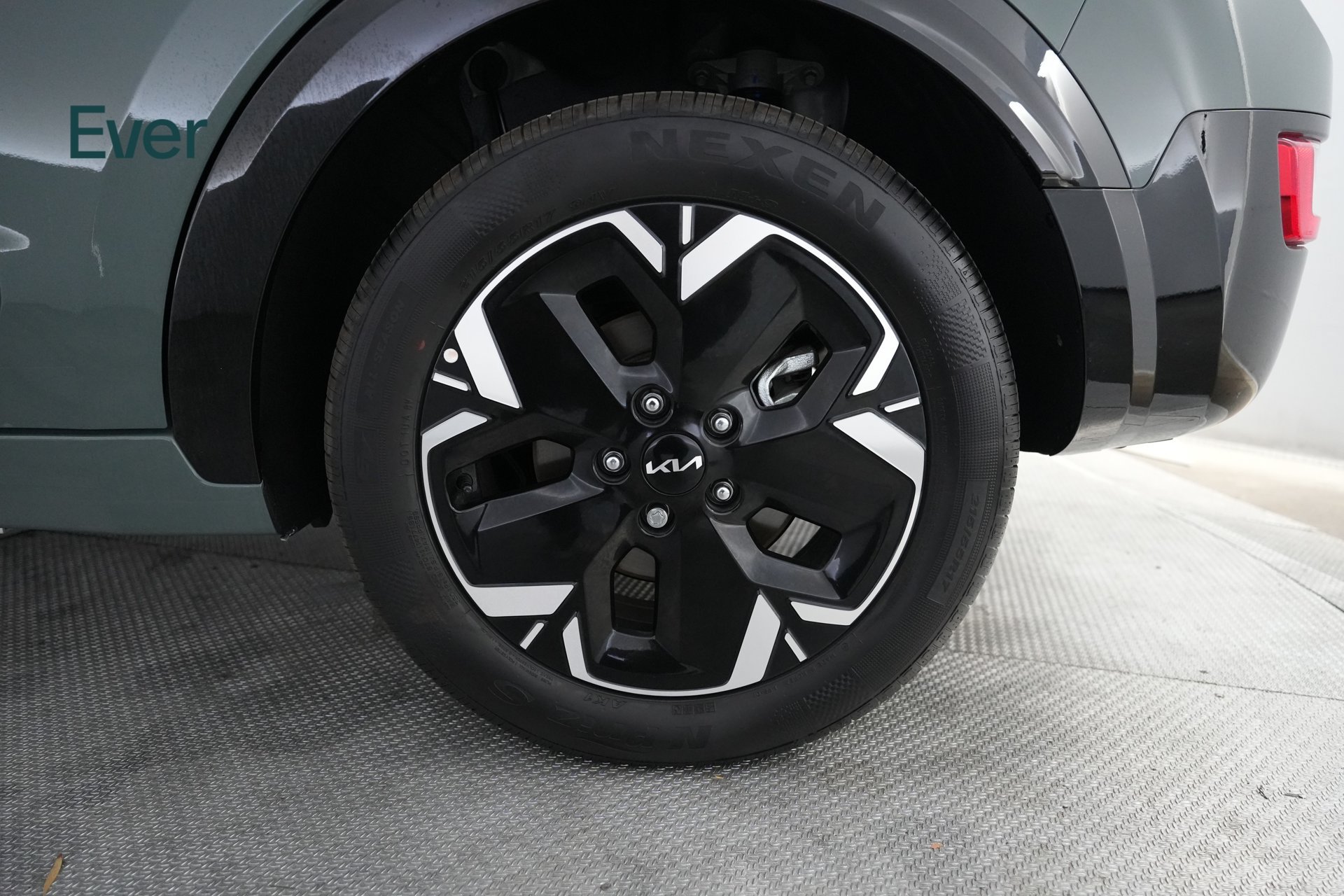 Used 2025 Kia Niro Wind FWD image 9