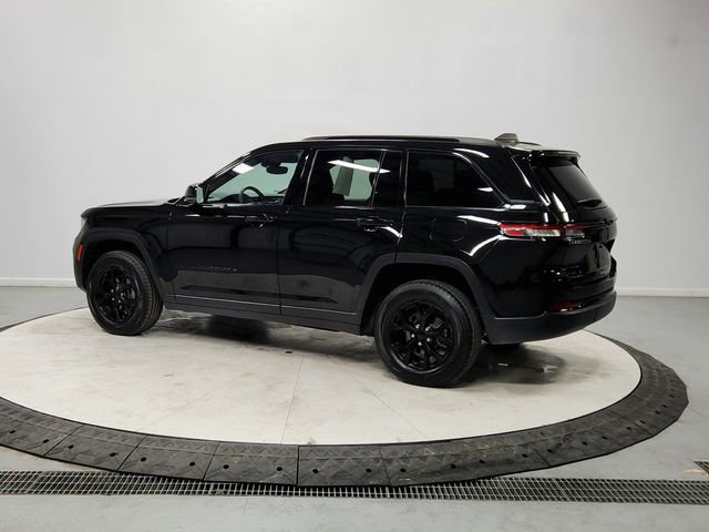 Used 2024 Jeep Grand Cherokee Altitude image 5