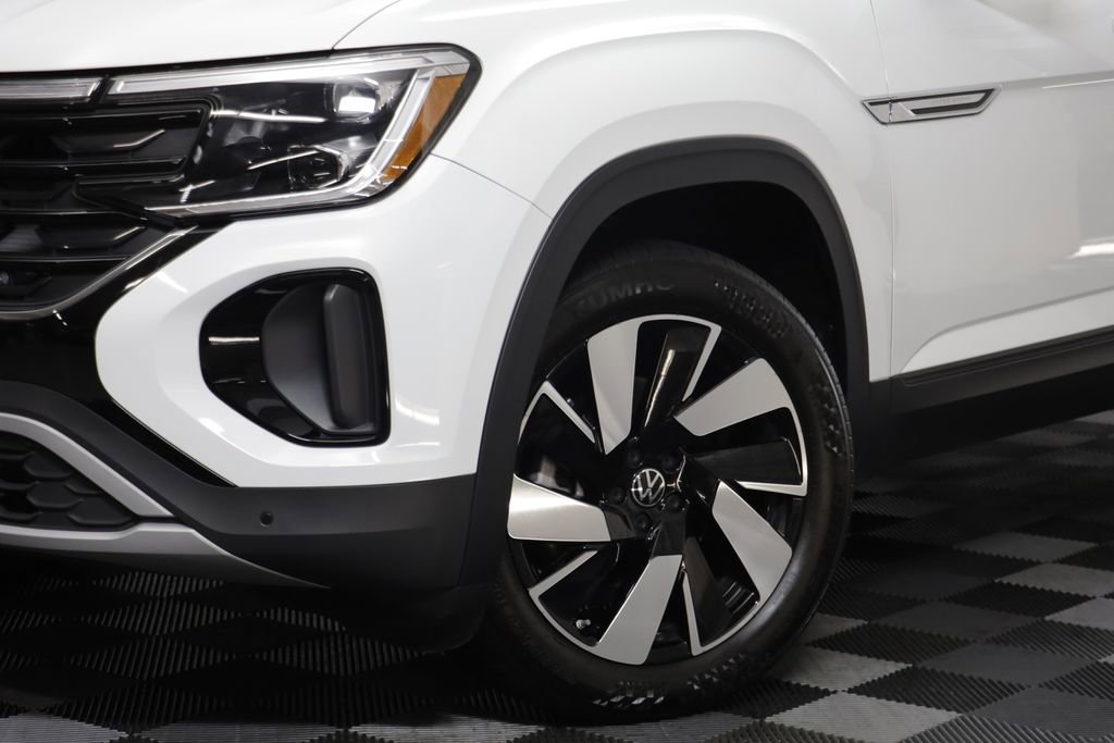 Used 2025 Volkswagen Atlas Cross Sport SE AWD/4WD image 3