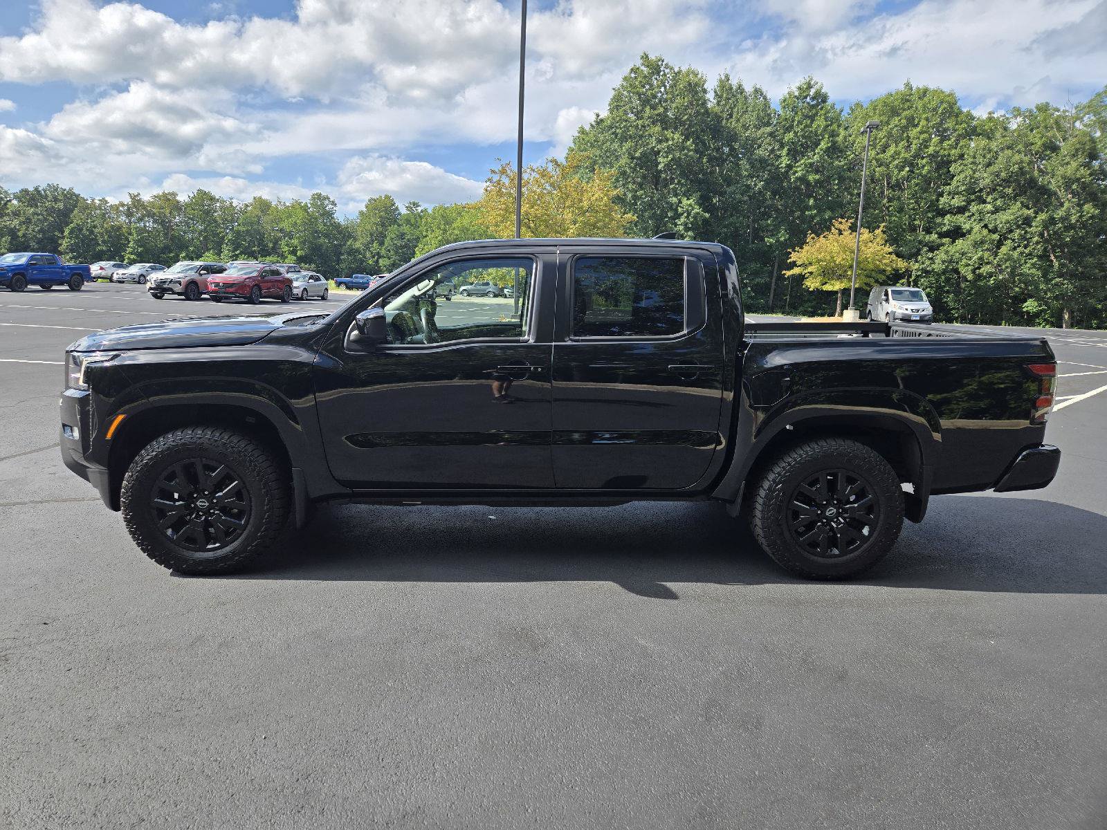 Used 2023 Nissan Frontier SV w/ SV Convenience Package AWD/4WD image 5