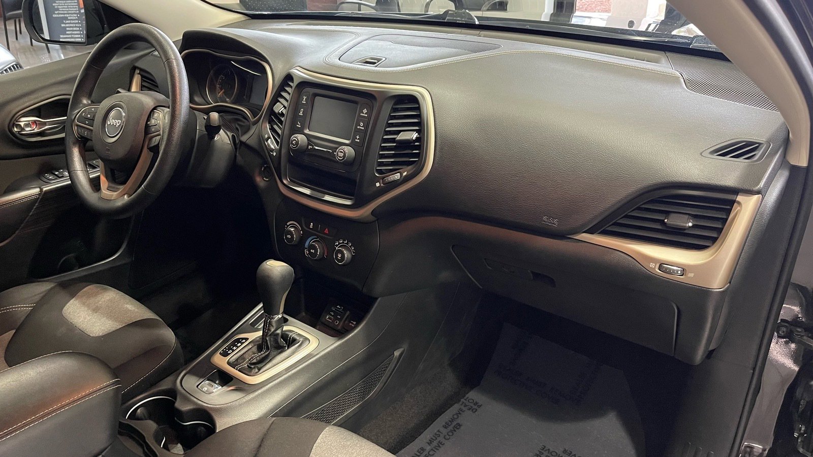 Used 2015 Jeep Cherokee Sport w/ Sport Appearance Group FWD image 38