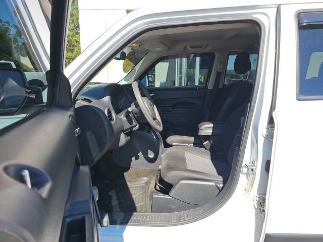 Used 2017 Jeep Patriot Sport AWD/4WD image 9
