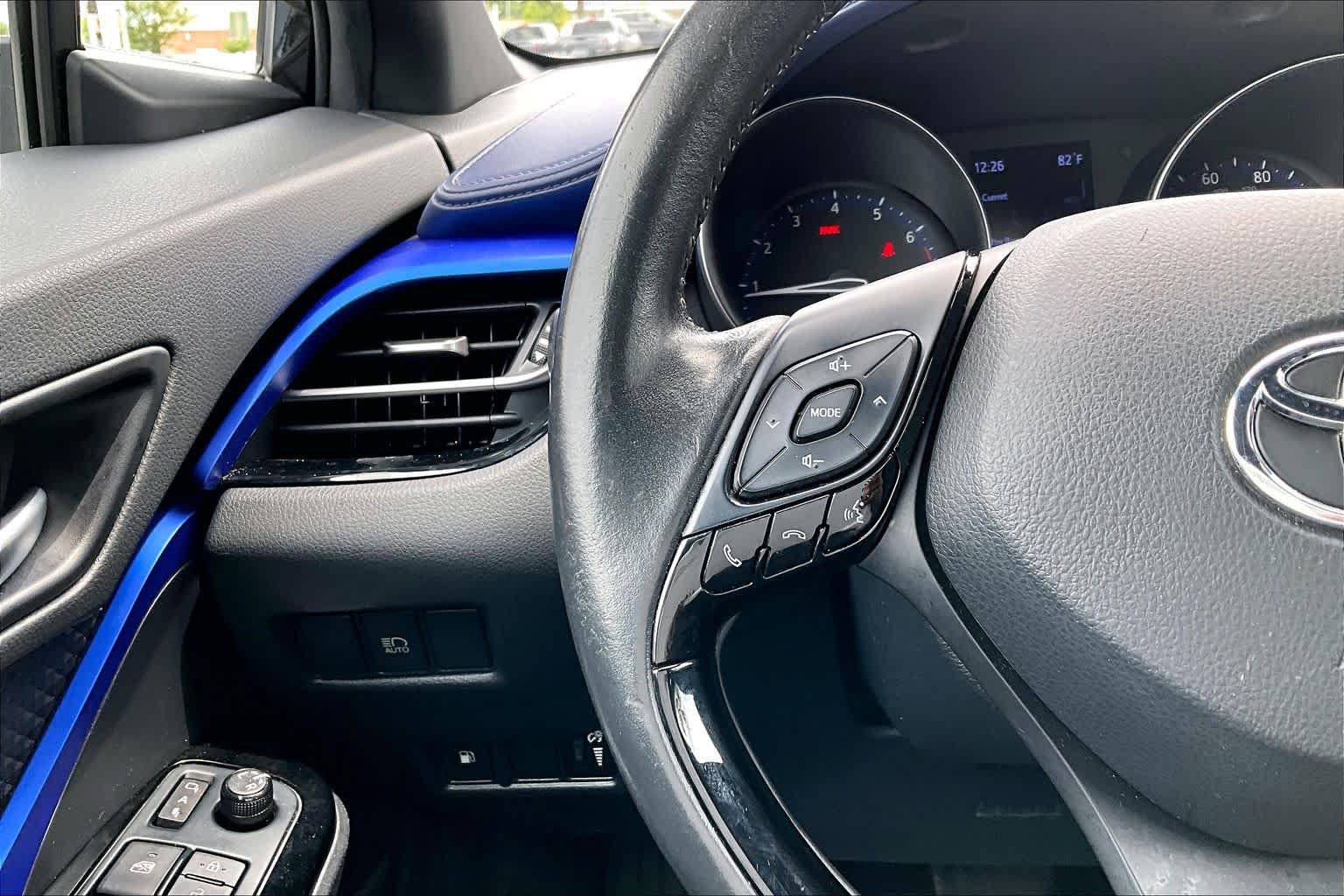 Used 2020 Toyota C-HR XLE FWD image 23