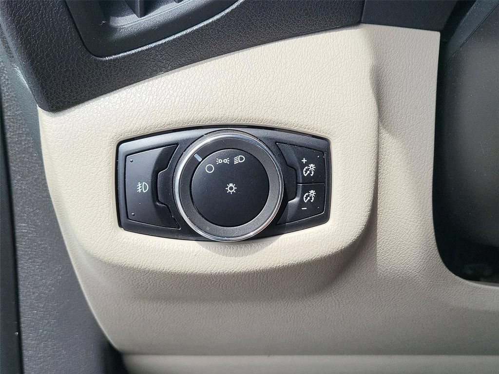 Used 2016 Ford Transit Connect XLT FWD image 9