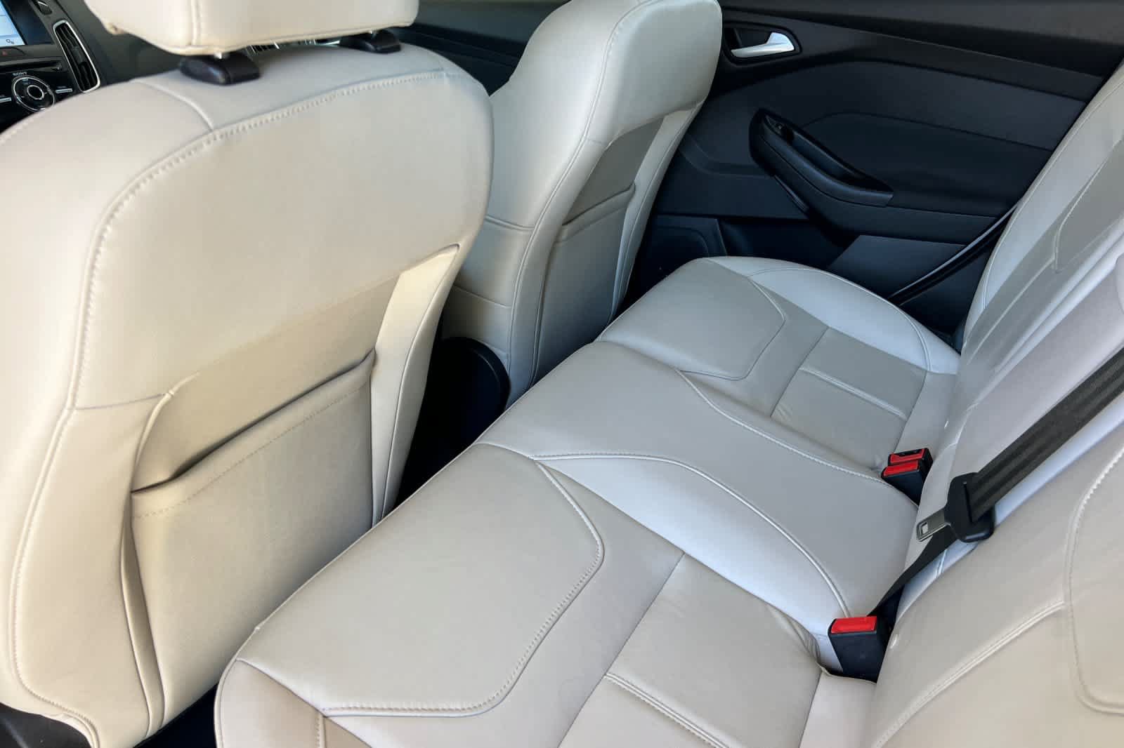 Used 2016 Ford Focus Titanium FWD image 4