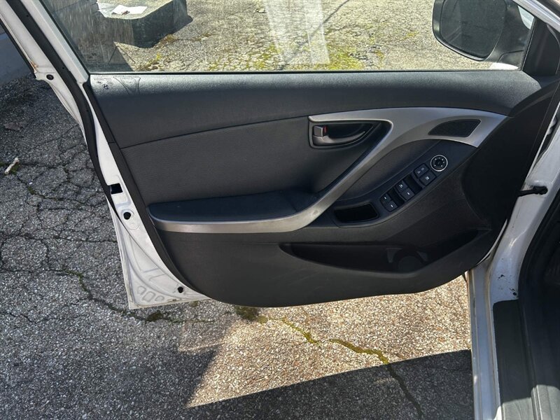 Used 2011 Hyundai Elantra Limited FWD image 27