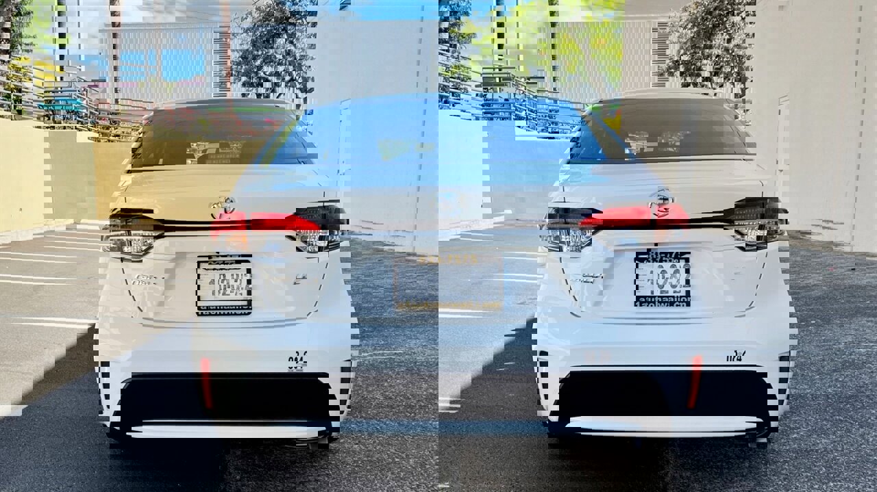 Used 2022 Toyota Corolla LE image 4