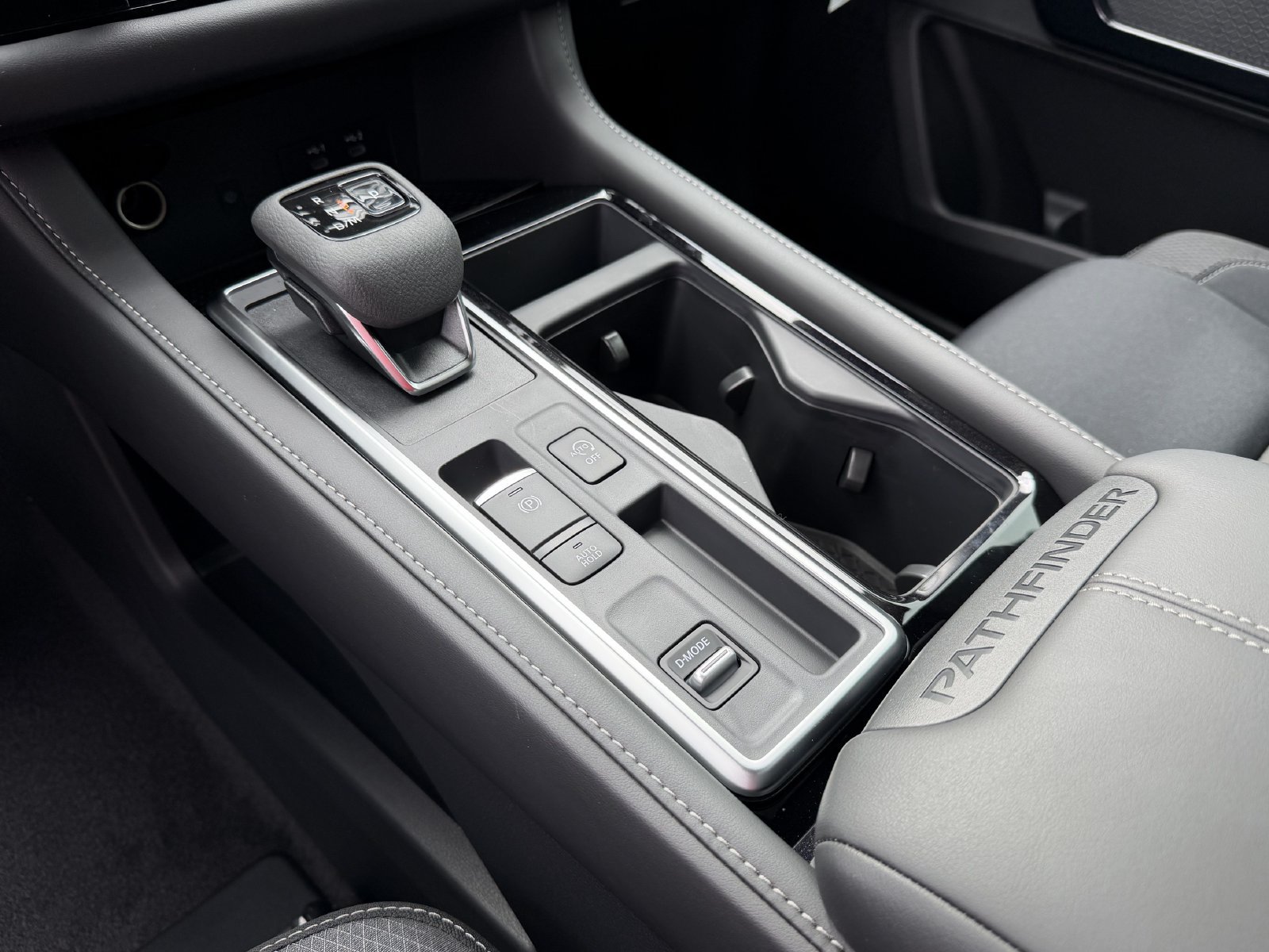 New 2026 Nissan Pathfinder SV w/ SV Premium Package FWD image 10