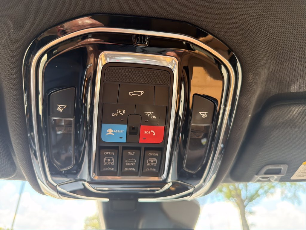 Used 2024 Jeep Grand Cherokee L Summit AWD/4WD image 23