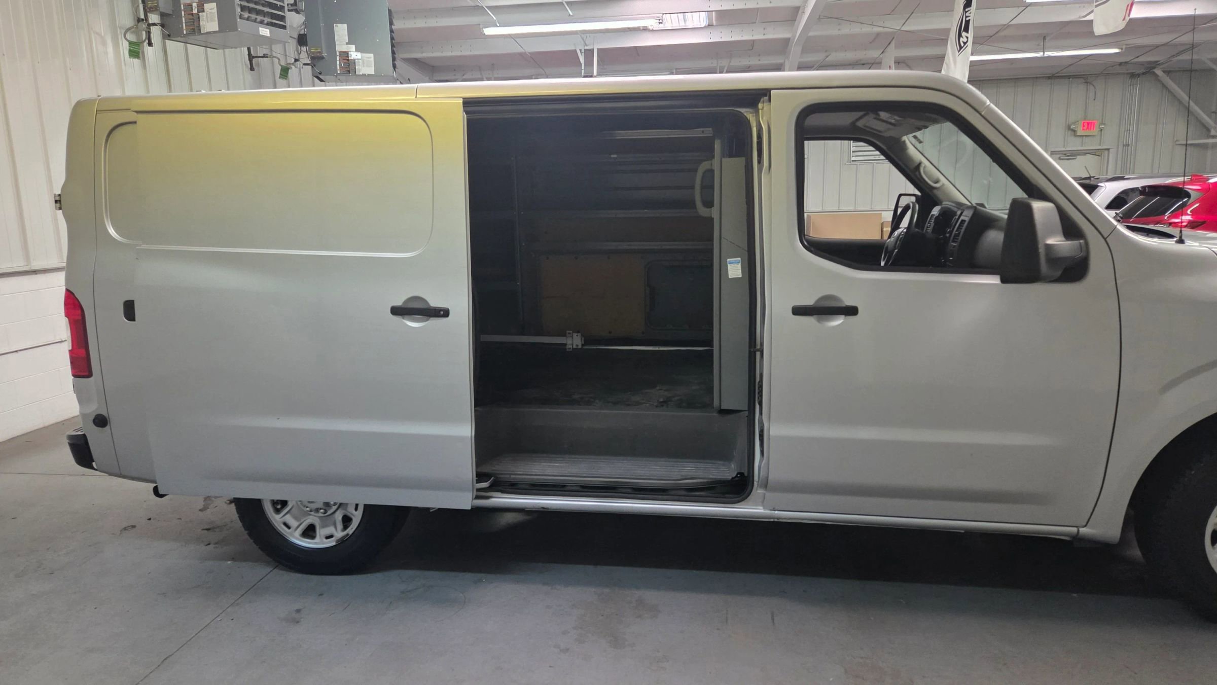Used 2018 Nissan NV 2500 SV w/ Navigation Package image 33