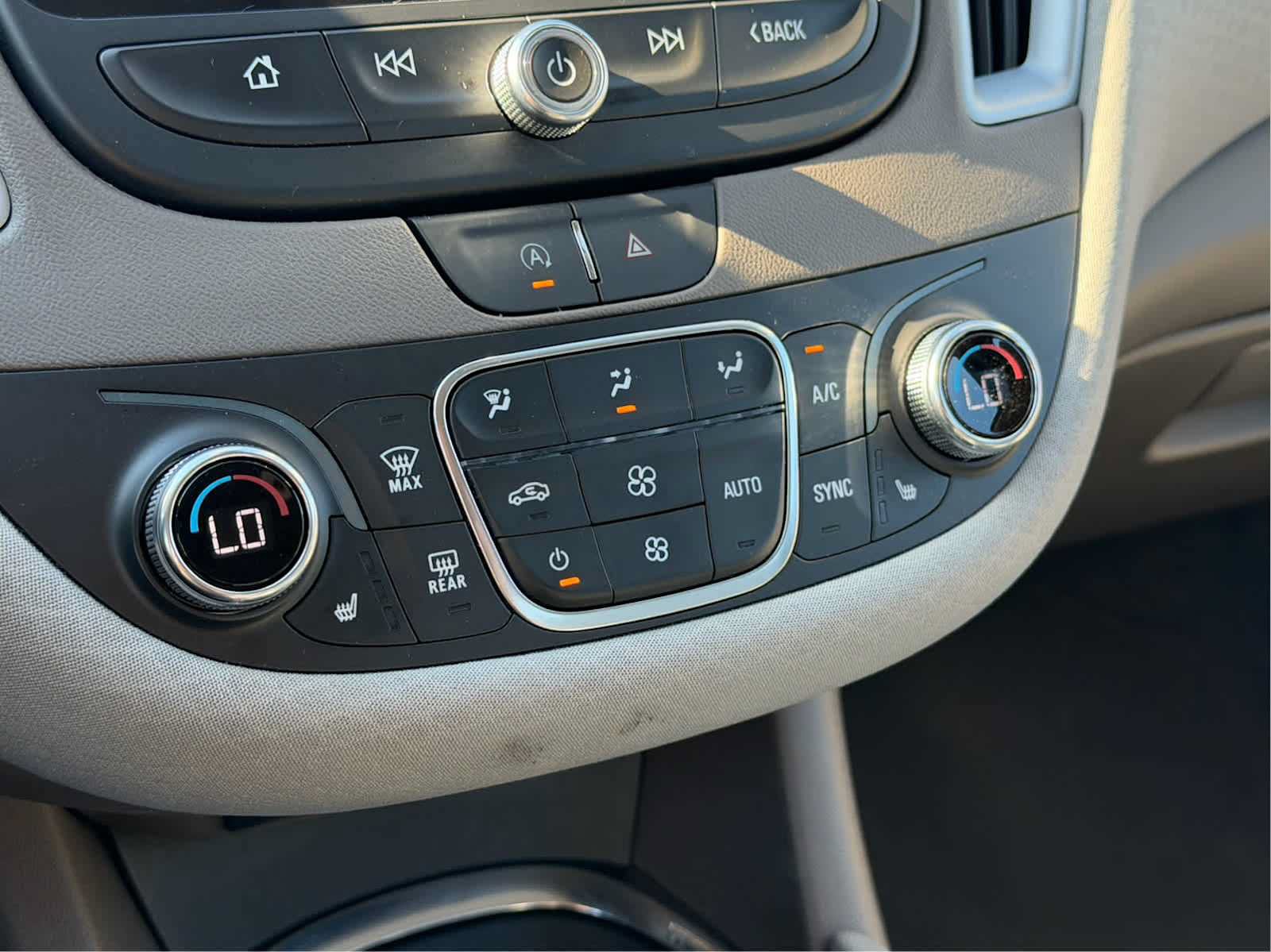 Used 2023 Chevrolet Malibu LT FWD image 34