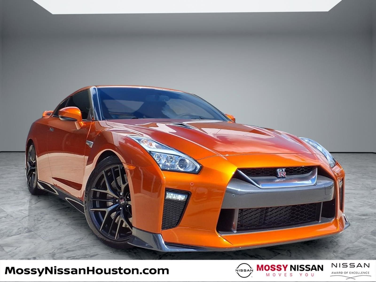Used 2018 Nissan GT-R Premium w/ Premium Interior Package image 1