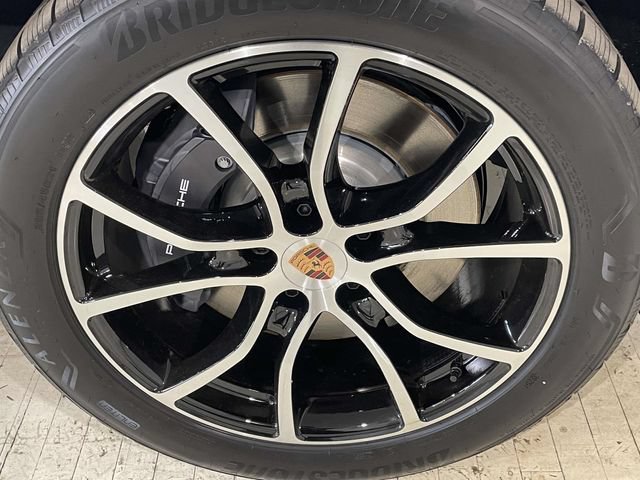 New 2026 Porsche Cayenne E-Hybrid Coupe AWD/4WD image 16