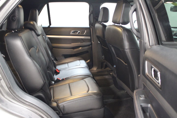 Used 2018 Ford Explorer XLT w/ Equipment Group 202A AWD/4WD image 16