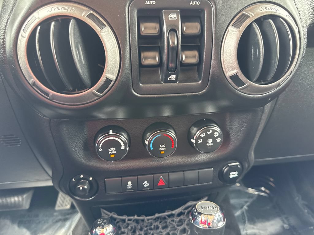 Used 2015 Jeep Wrangler Unlimited Sport w/ Quick Order Package 24S AWD/4WD image 21