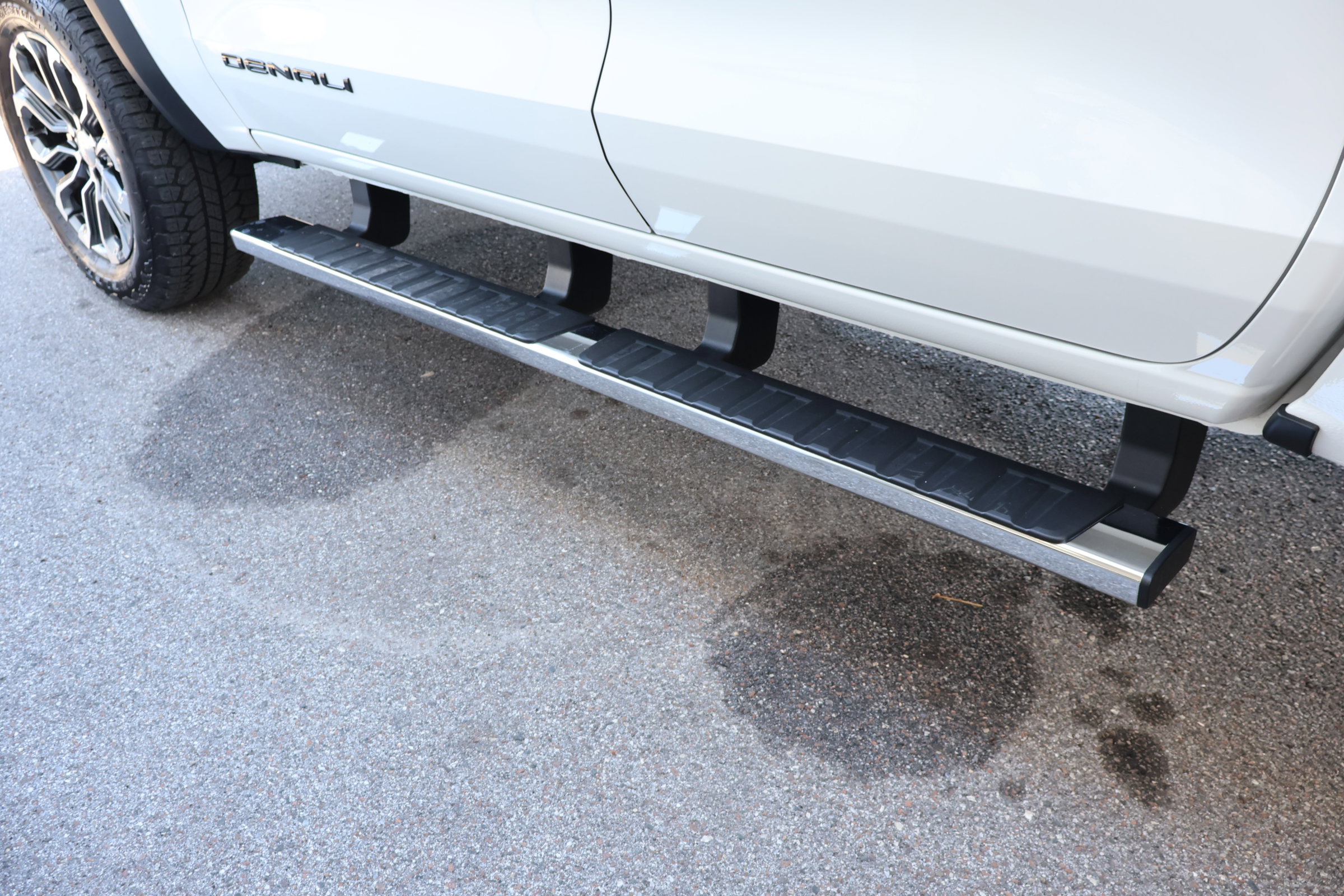 Used 2025 GMC Canyon Denali image 15