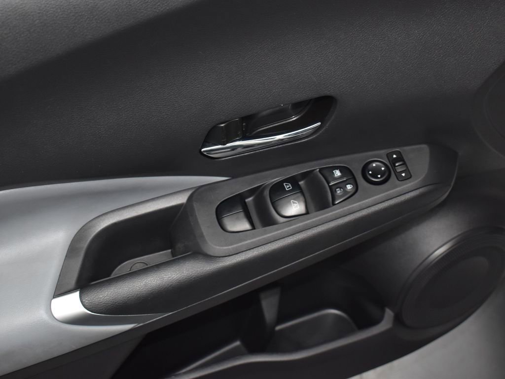 Used 2023 Nissan Kicks SR w/ SR Premium Package image 14