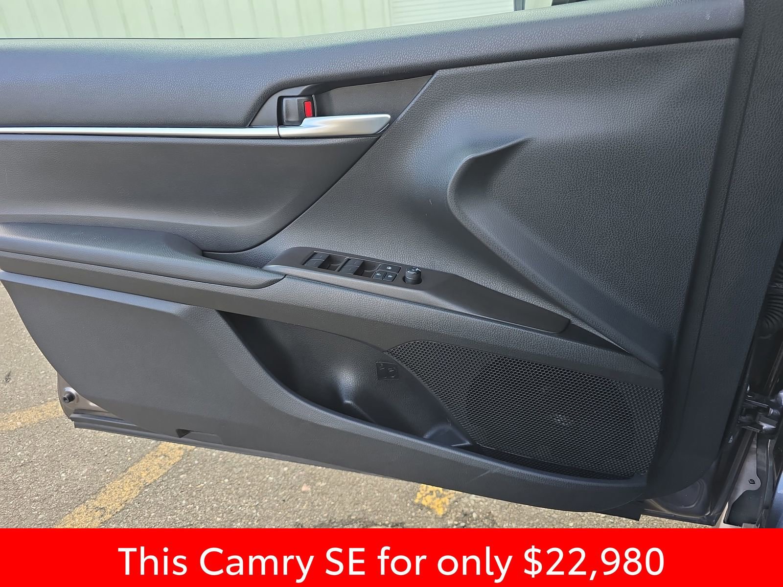 Used 2024 Toyota Camry SE image 33