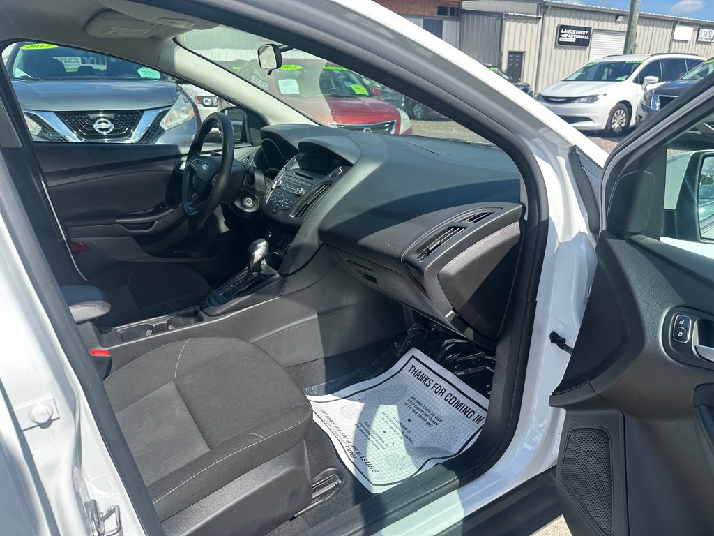 Used 2017 Ford Focus SE FWD image 12