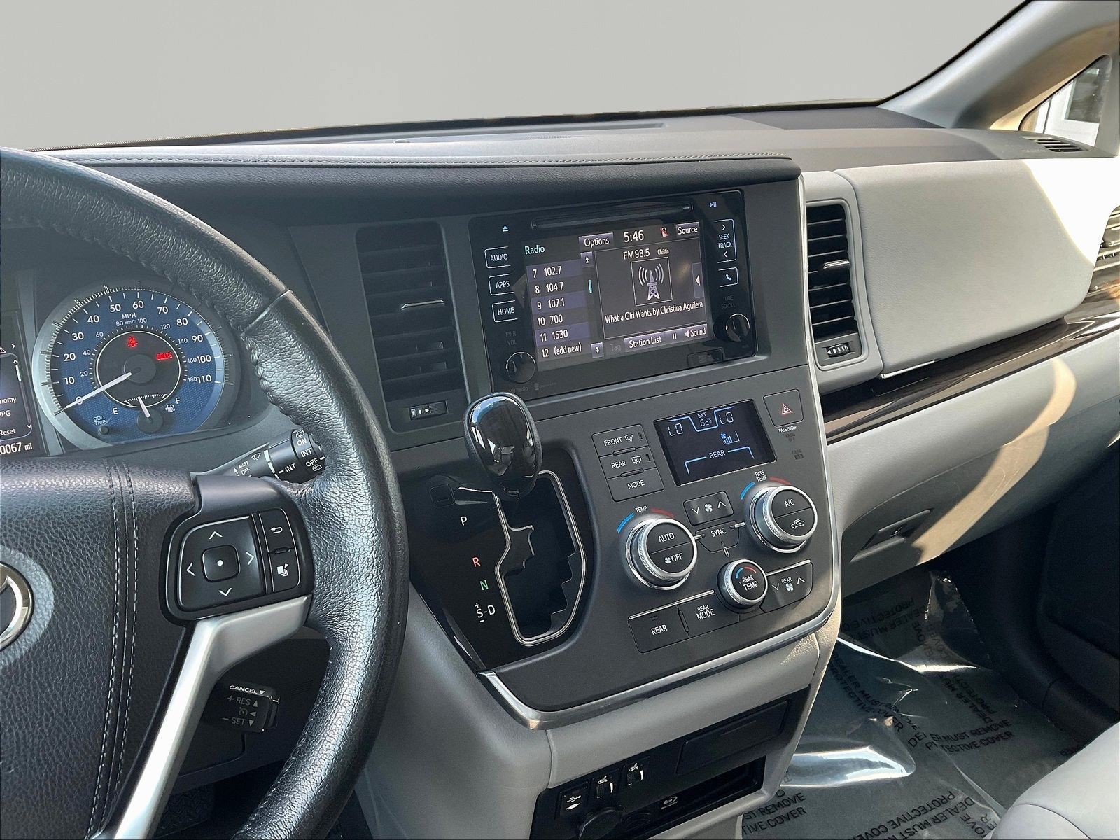 Used 2015 Toyota Sienna XLE Premium FWD image 9