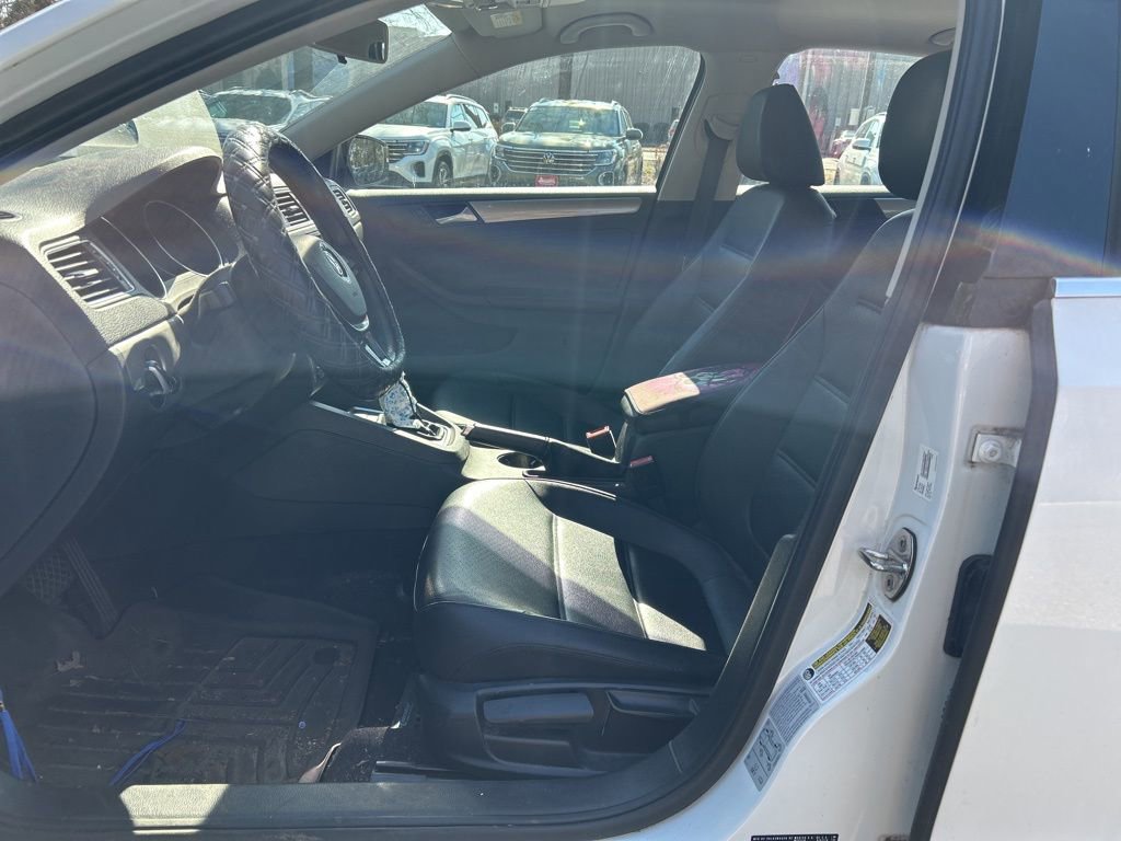Used 2017 Volkswagen Jetta SE image 10