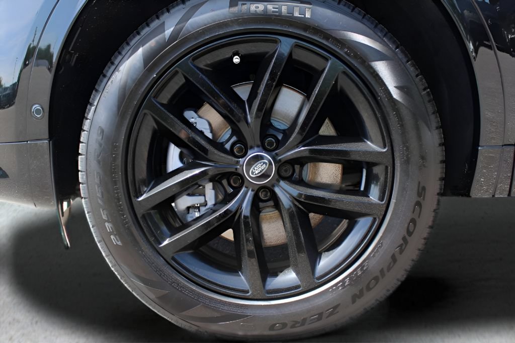 New 2025 Land Rover Discovery Sport S AWD/4WD image 9