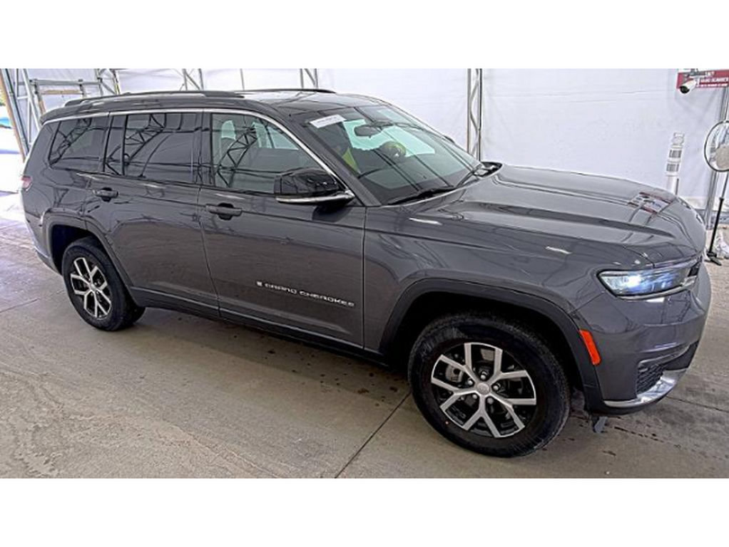 Used 2023 Jeep Grand Cherokee L Limited AWD/4WD image 3