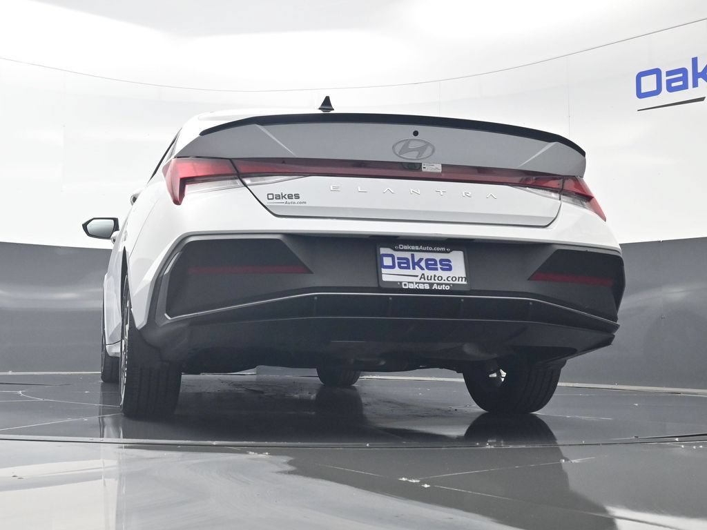 Used 2025 Hyundai Elantra Sport FWD image 38