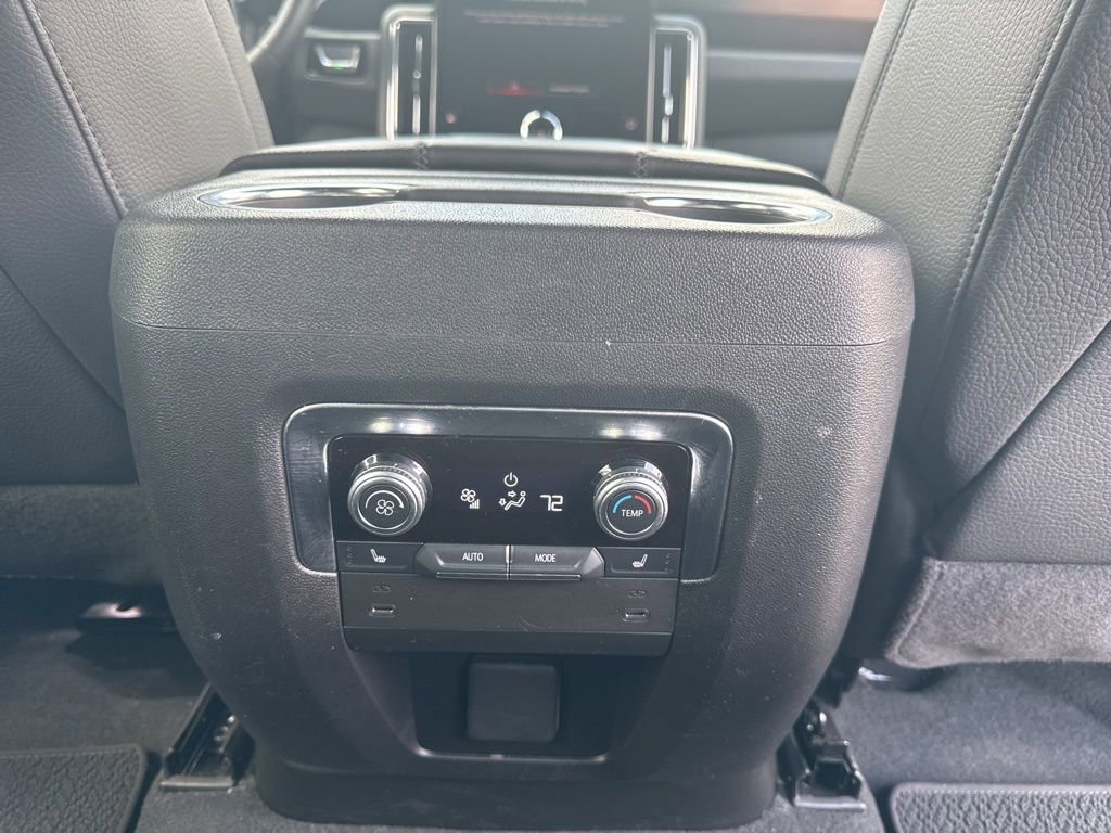 Used 2025 GMC Yukon XL Denali AWD/4WD image 21