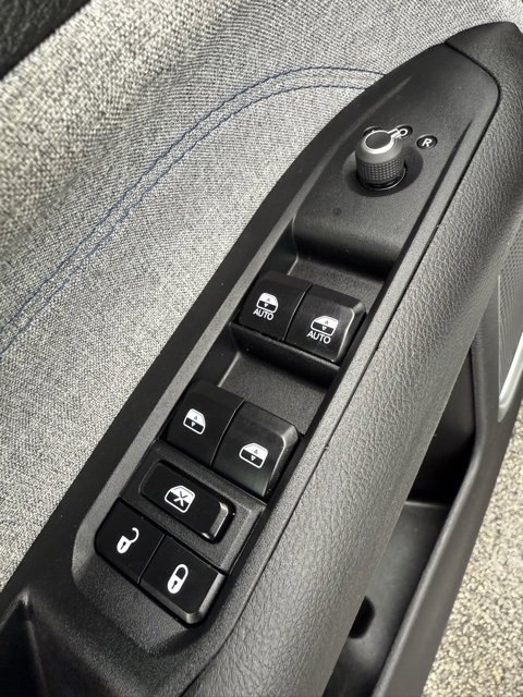 Used 2024 Jeep Compass Latitude image 20