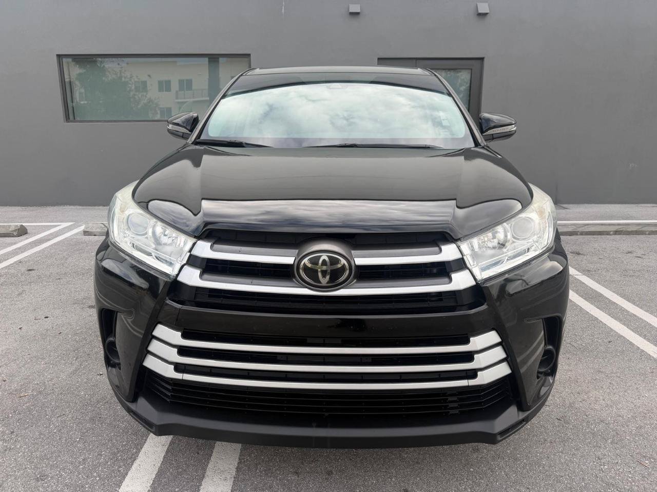 Used 2018 Toyota Highlander LE FWD image 5