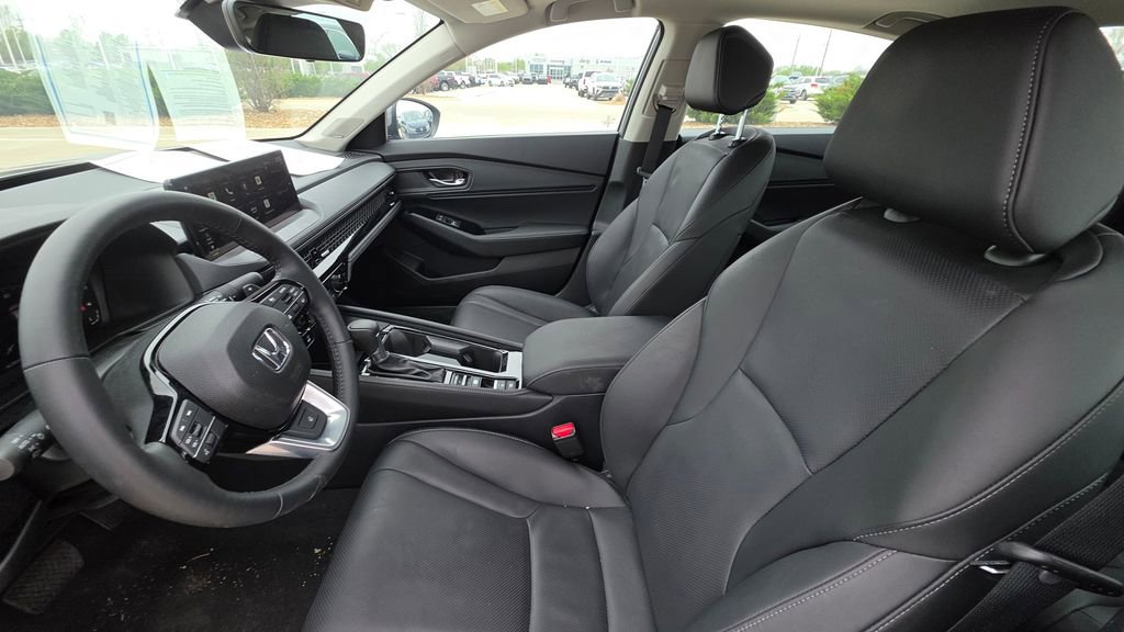 Used 2025 Honda Accord Touring image 11
