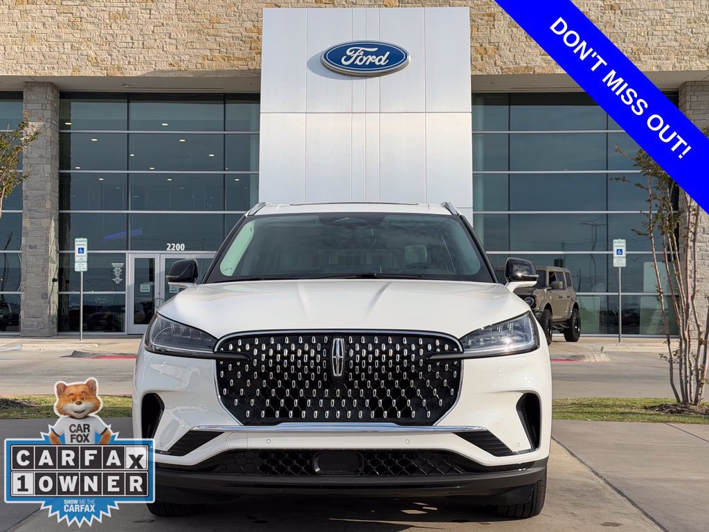 Used 2026 Lincoln Aviator 2WD image 2