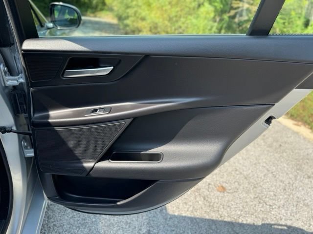 Used 2018 Jaguar XE Premium AWD/4WD image 15