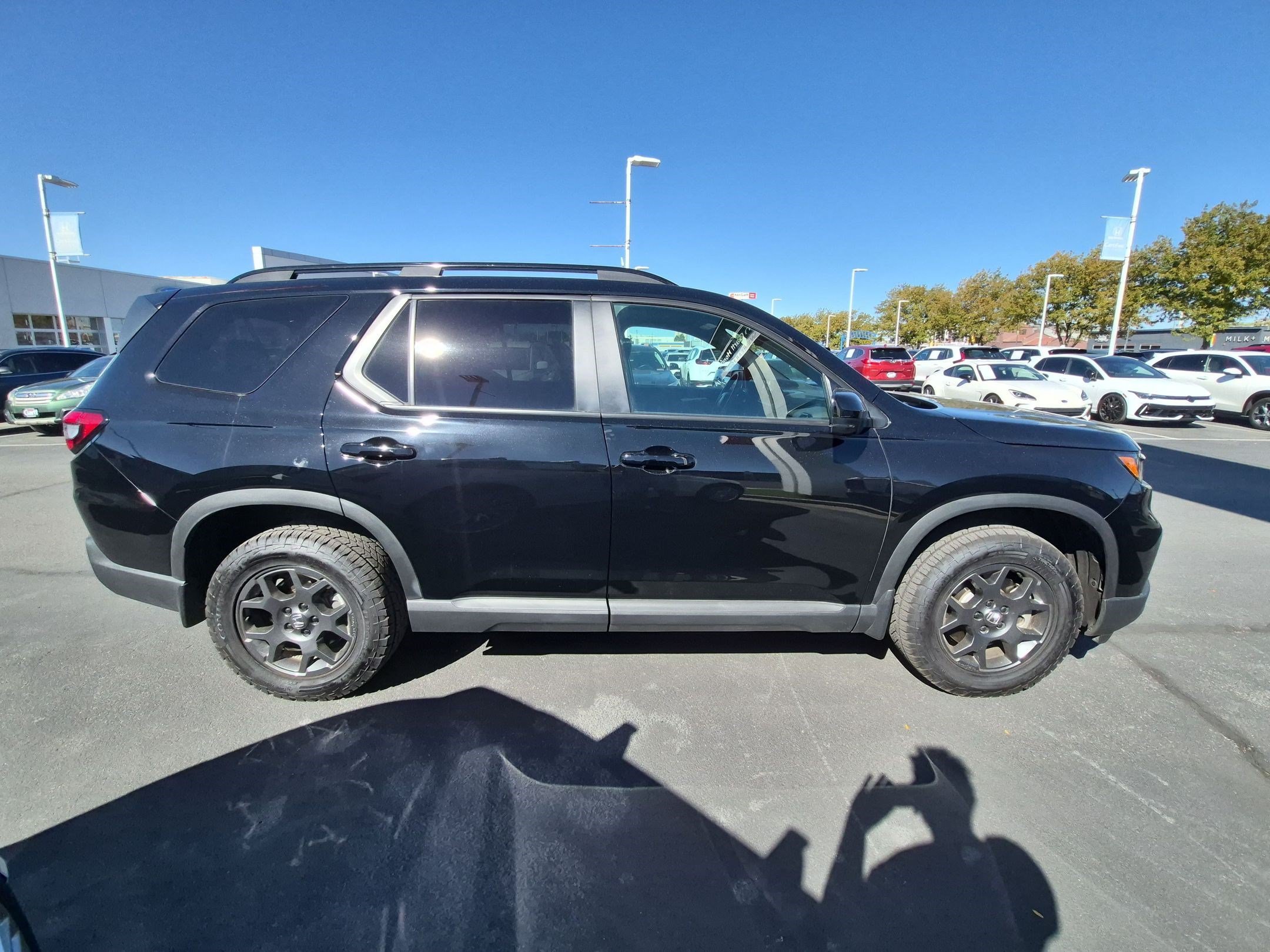 Used 2025 Honda Pilot TrailSport image 2