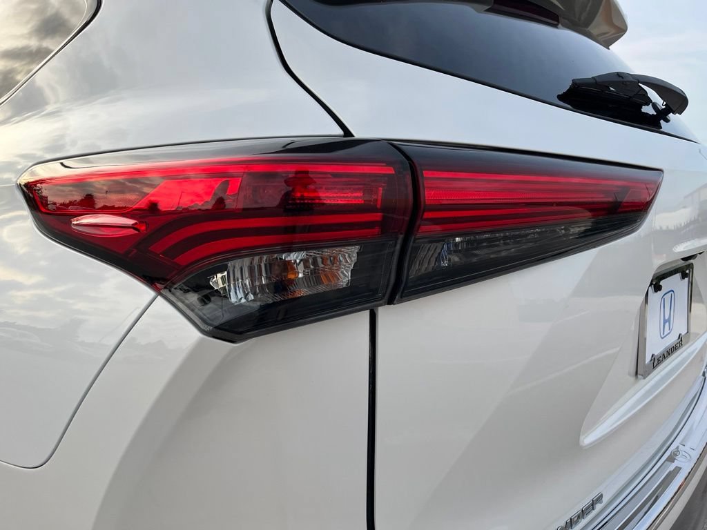 Used 2021 Toyota Highlander Platinum FWD image 7