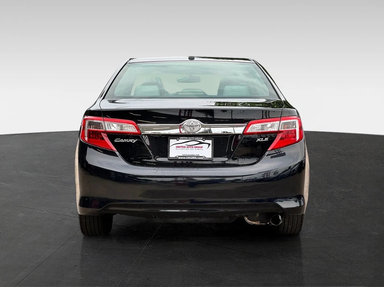 Used 2013 Toyota Camry XLE w/ Leather Pkg FWD image 6