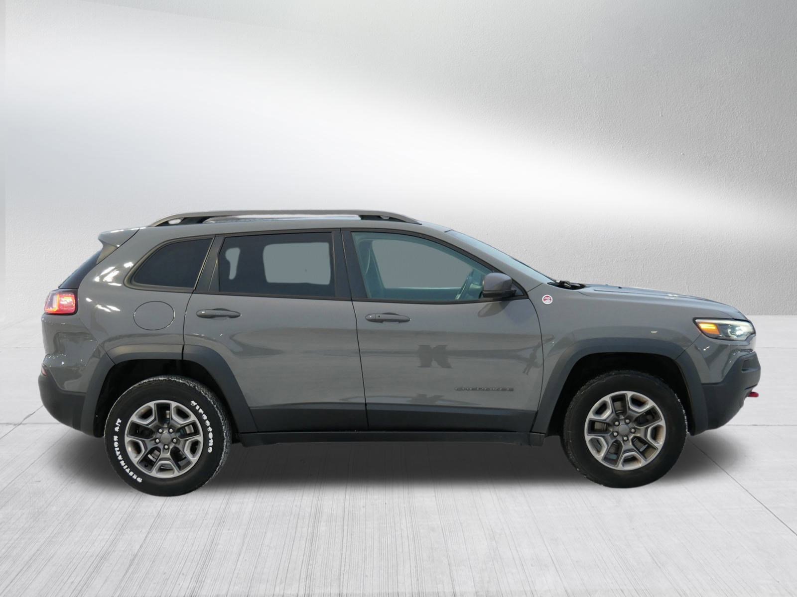 Used 2019 Jeep Cherokee Trailhawk w/ Cold Weather Group image 8